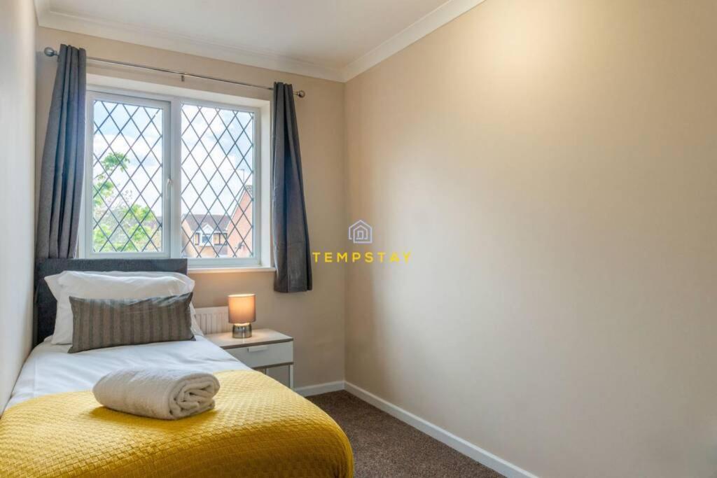 Cosy 2 Bed & Free Parking. Near Heathrow/Pinewood Villa Slough Exteriör bild