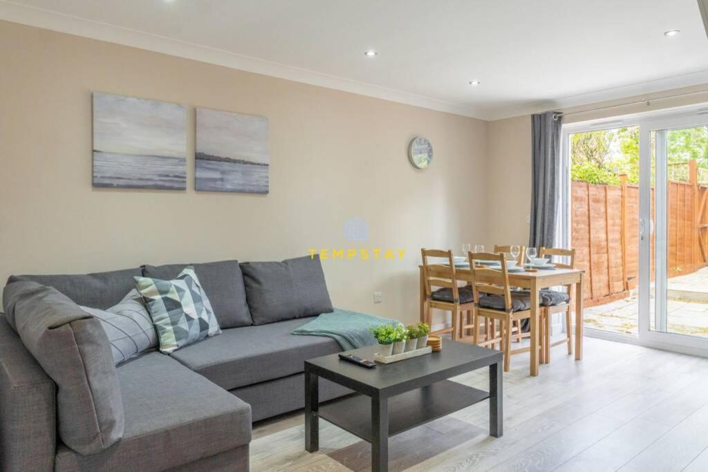 Cosy 2 Bed & Free Parking. Near Heathrow/Pinewood Villa Slough Exteriör bild